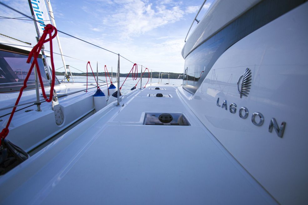 Lagoon 50 with A/C - picture 2