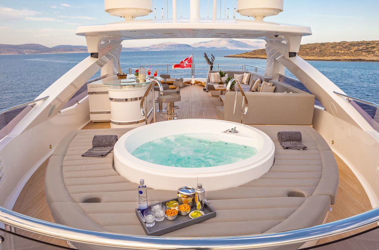 Sunseeker 131 Luxury Yacht - image 3