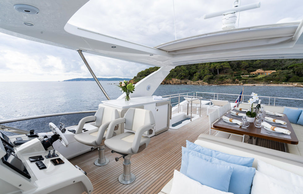 Azimut 74 with Fly Luxury Yacht! - picture 2