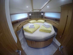 Galeon 430 Skydeck - picture 8
