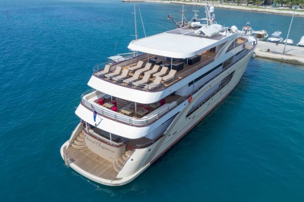 Lux-Cruiser with 18 Cabins! - imagem 3