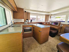 Lagoon 450 Fly - picture 3
