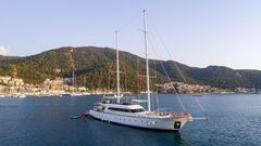 Luxury Sailing Yacht Queen Of Ma - image 2