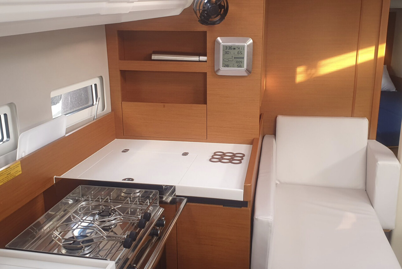 Sun Odyssey 410 Performance - picture 2