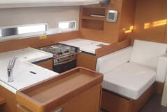 Sun Odyssey 410 Performance - picture 4