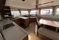 Lagoon 46 Owner Version - picture 4