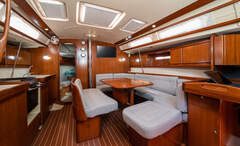 Dufour 425 Grand Large - picture 8