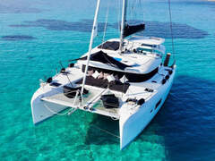 Lagoon 42 Owner's Version - image 1