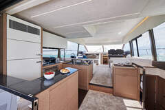 Prestige 590 Fly - picture 6