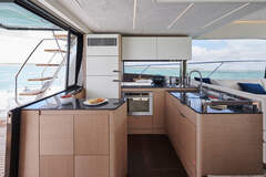 Prestige 590 Fly - picture 10